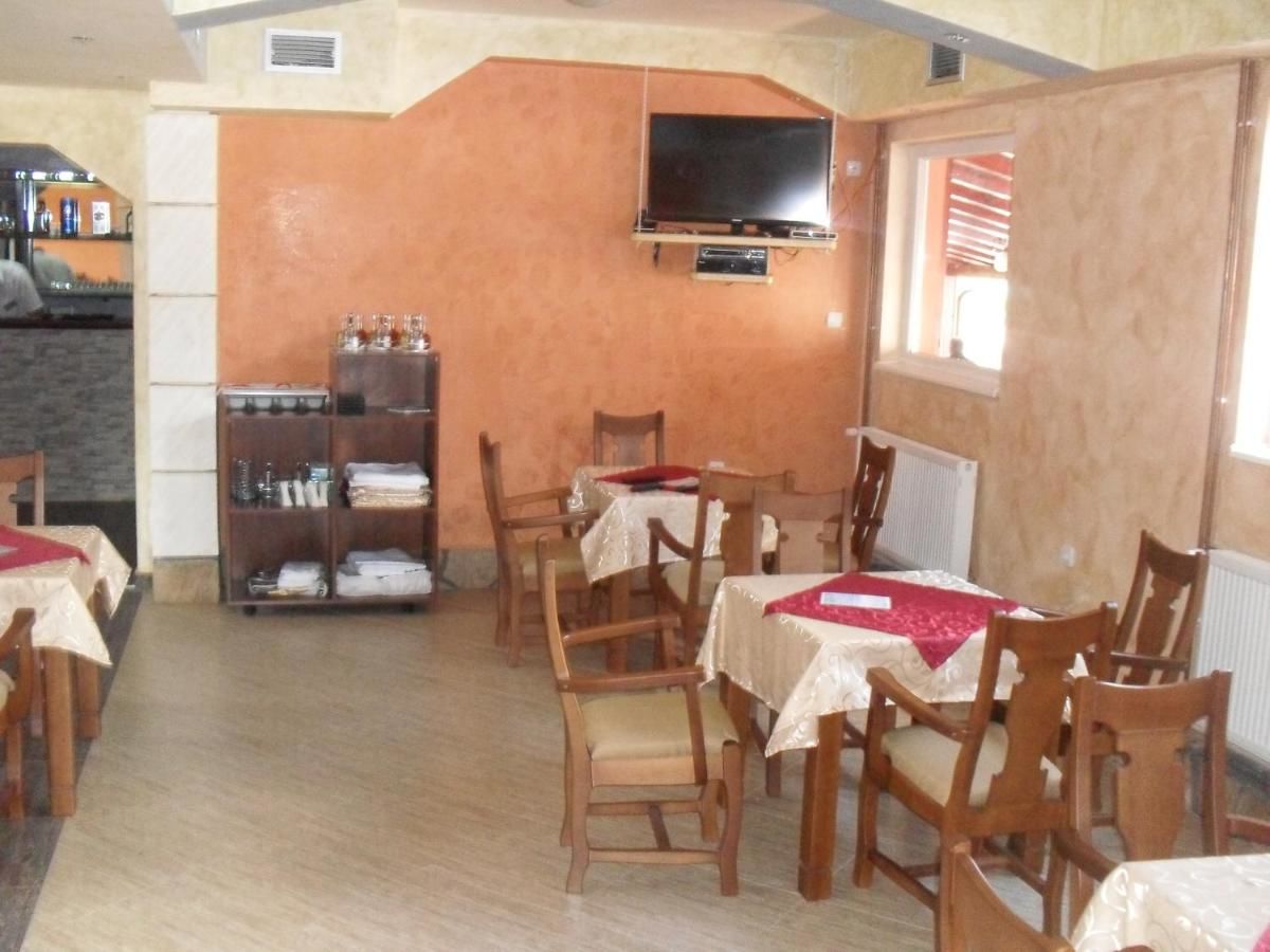 Отель Hotel Lovac Жабляк-12
