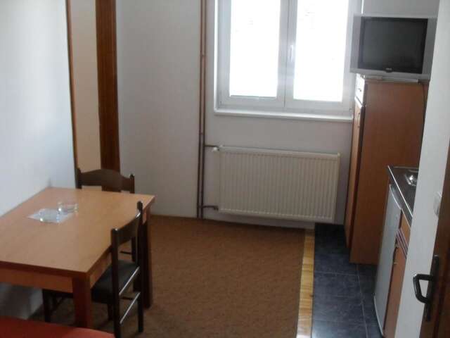 Отель Hotel Lovac Жабляк-24